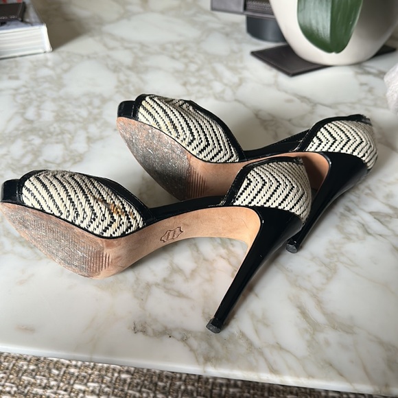 Steve Madden 4 1/2 inch heel open toe - Picture 4 of 5